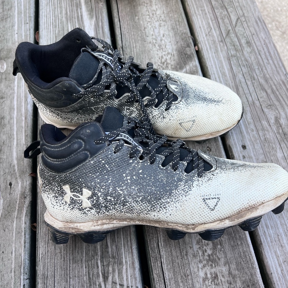 Mens size 10.5 under armour  cleats